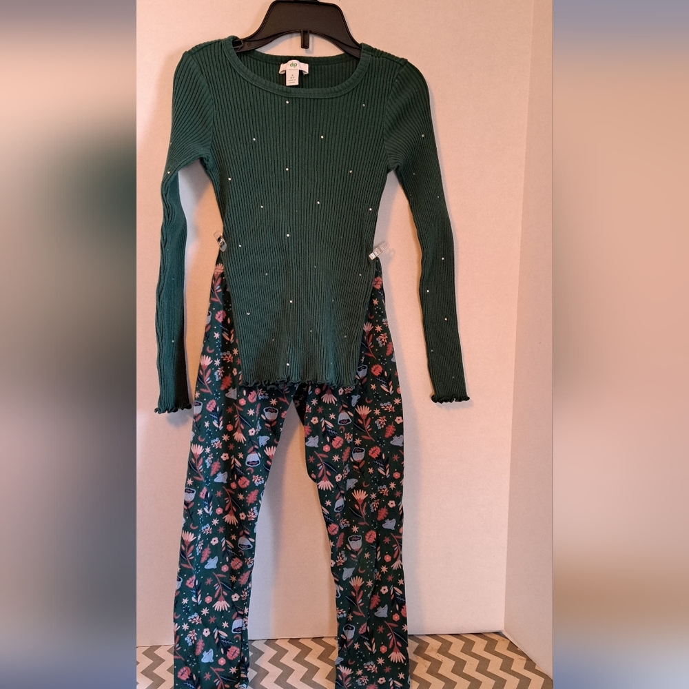 Dip Kids Leggings with Floral Design And Greenshirt With Rhinestones. Set